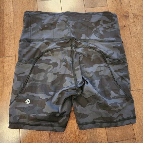 Lululemon women's camo shorts in size 6 - Picture 2 of 8